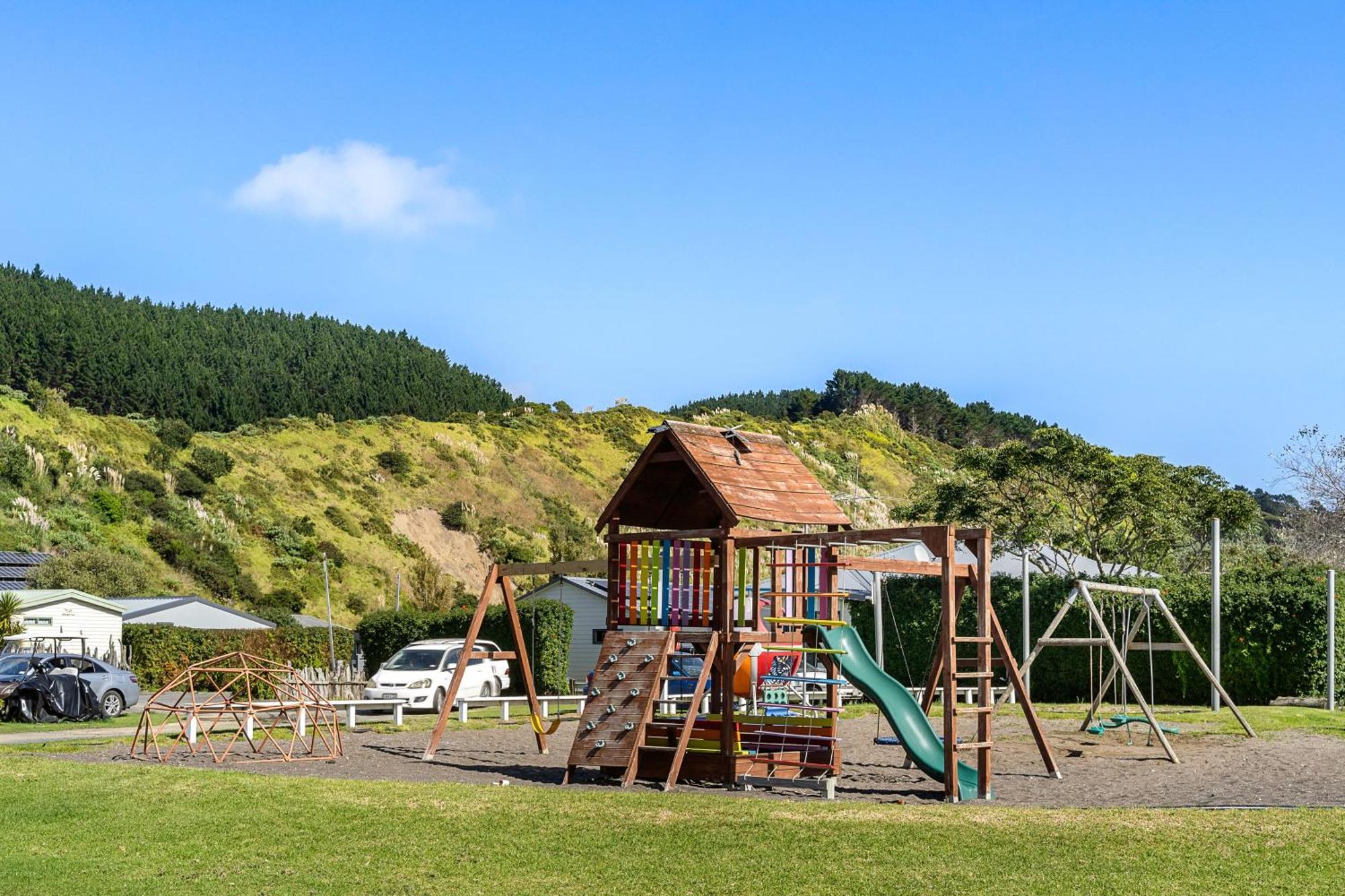 Port Waikato Holiday Park Exterior foto