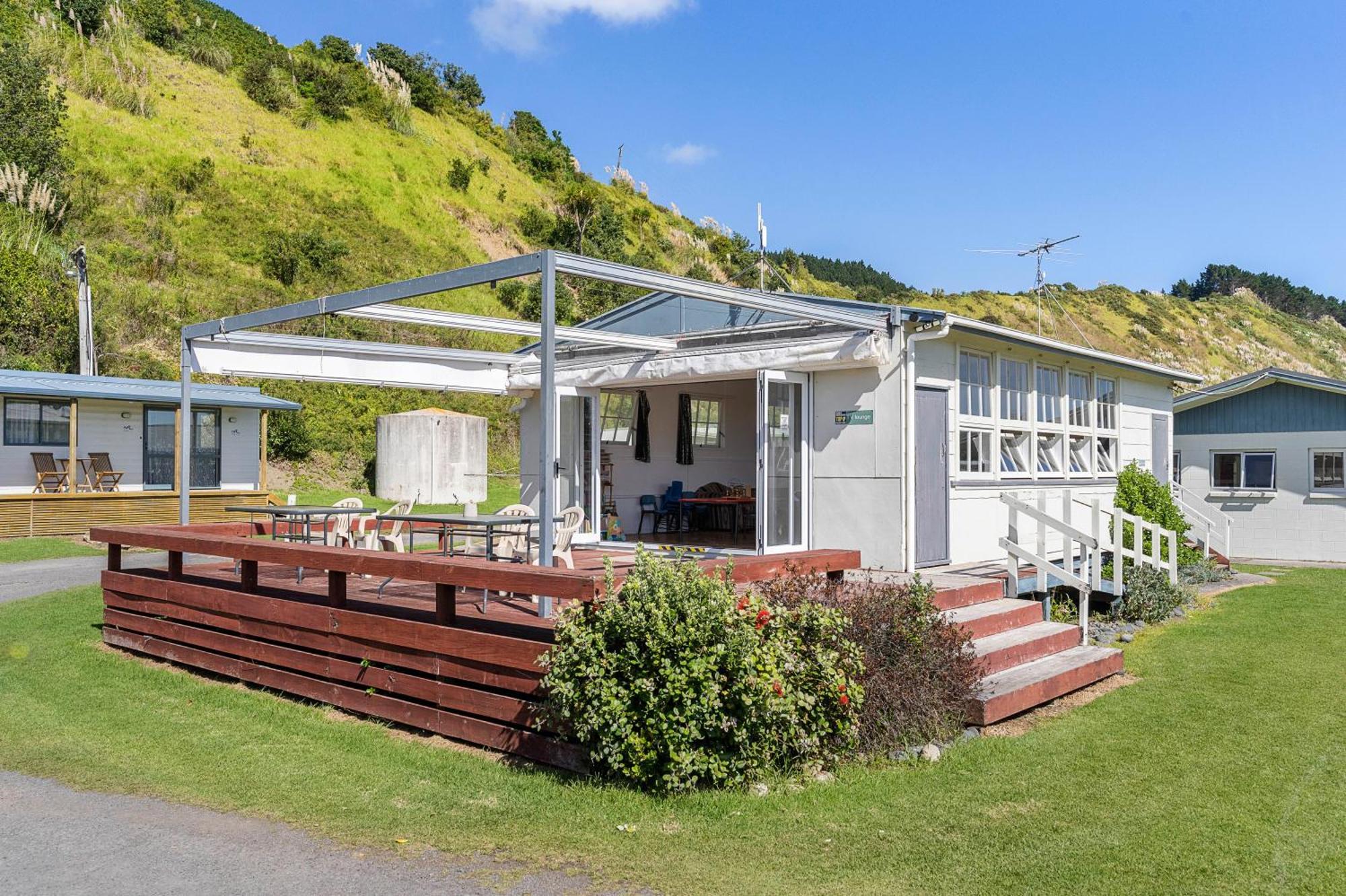 Port Waikato Holiday Park Exterior foto