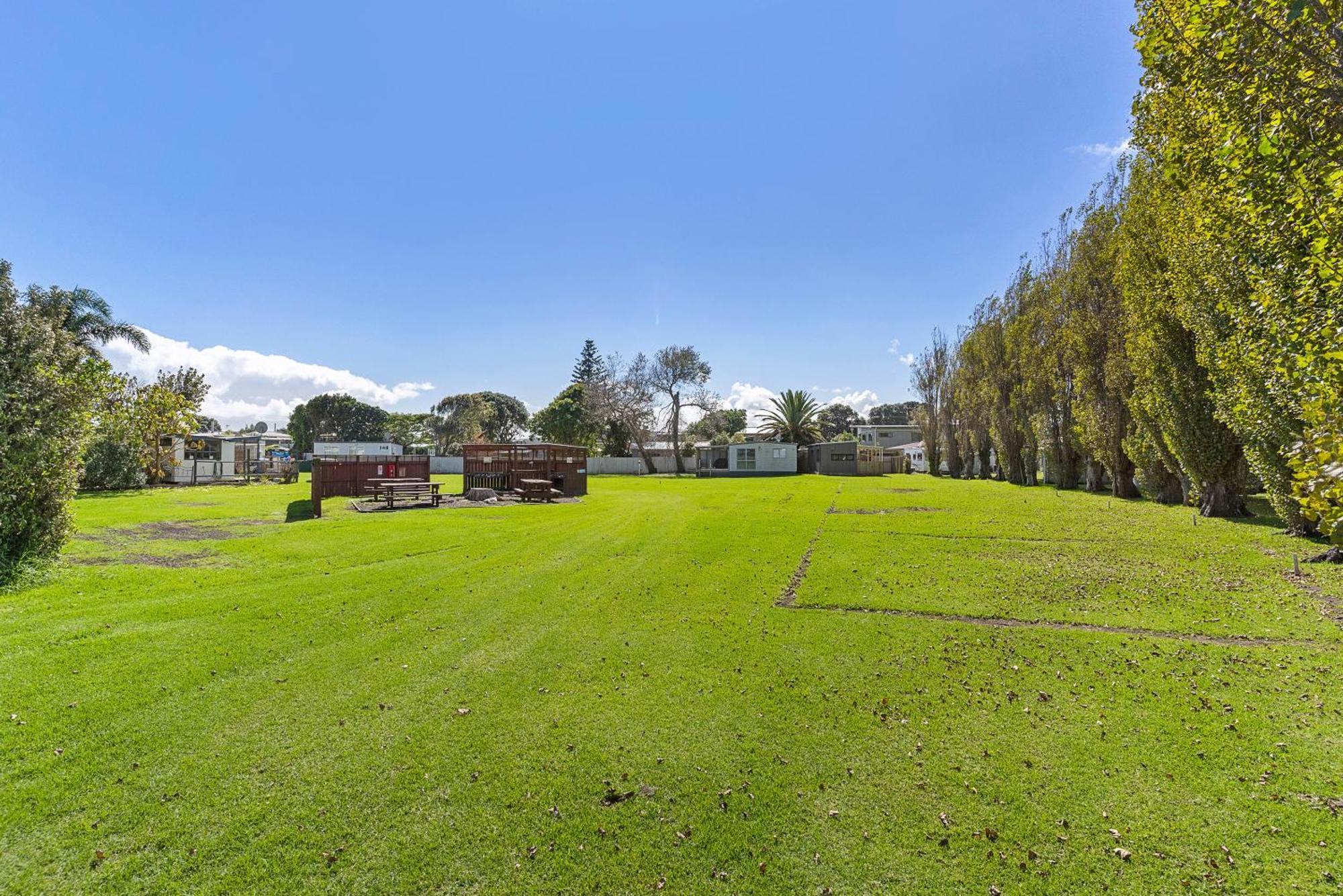 Port Waikato Holiday Park Exterior foto